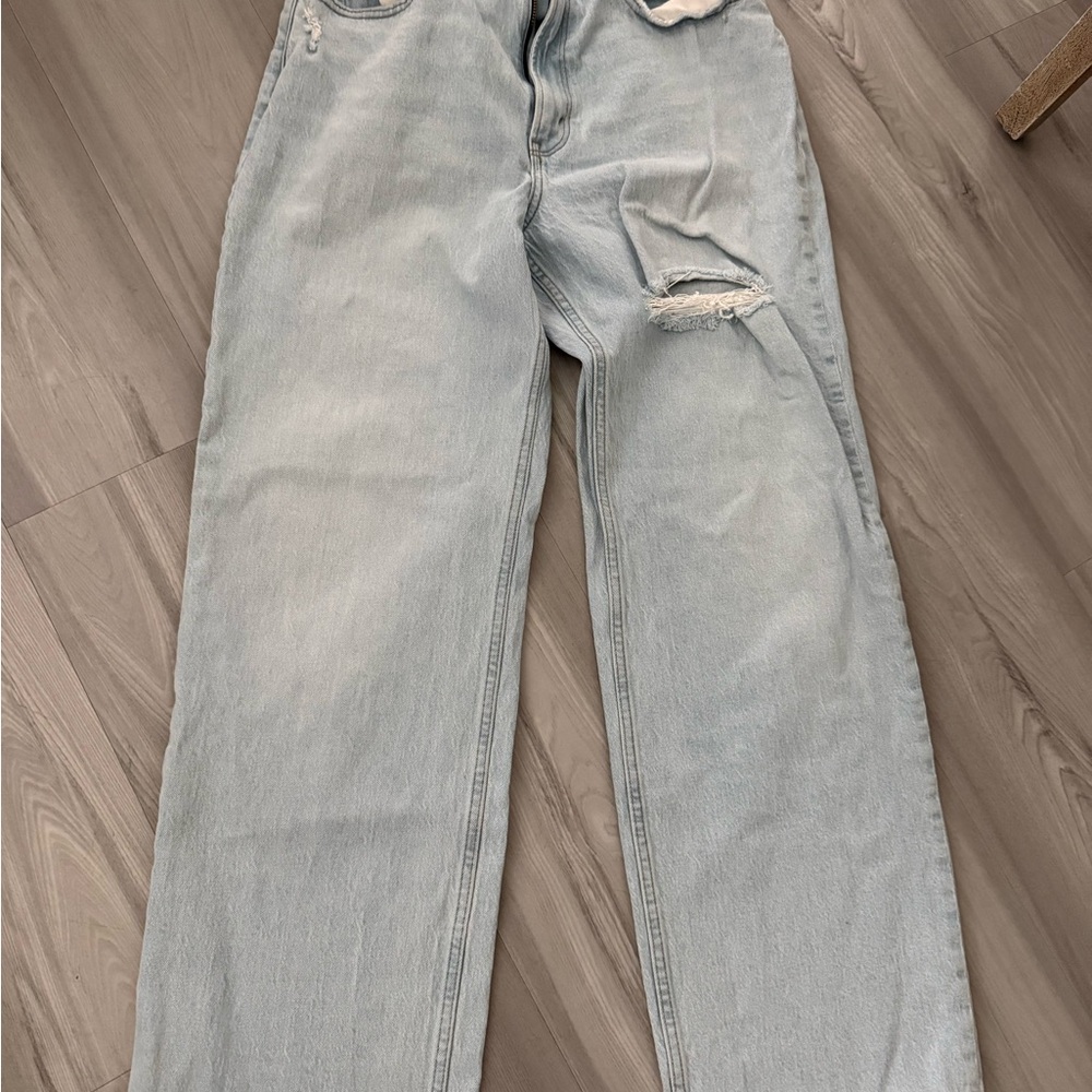 Abercrombie & Fitch Light Wash Straight Leg Jeans with Knee Rip